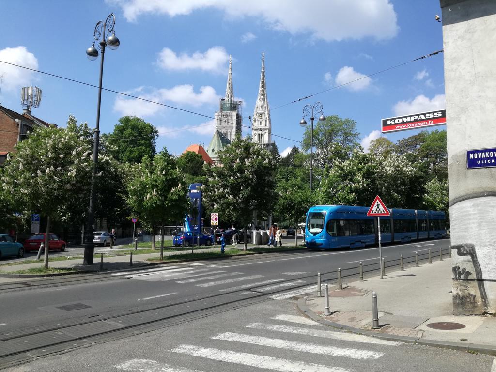 Eazzynight Center Apartment Zagreb Ngoại thất bức ảnh